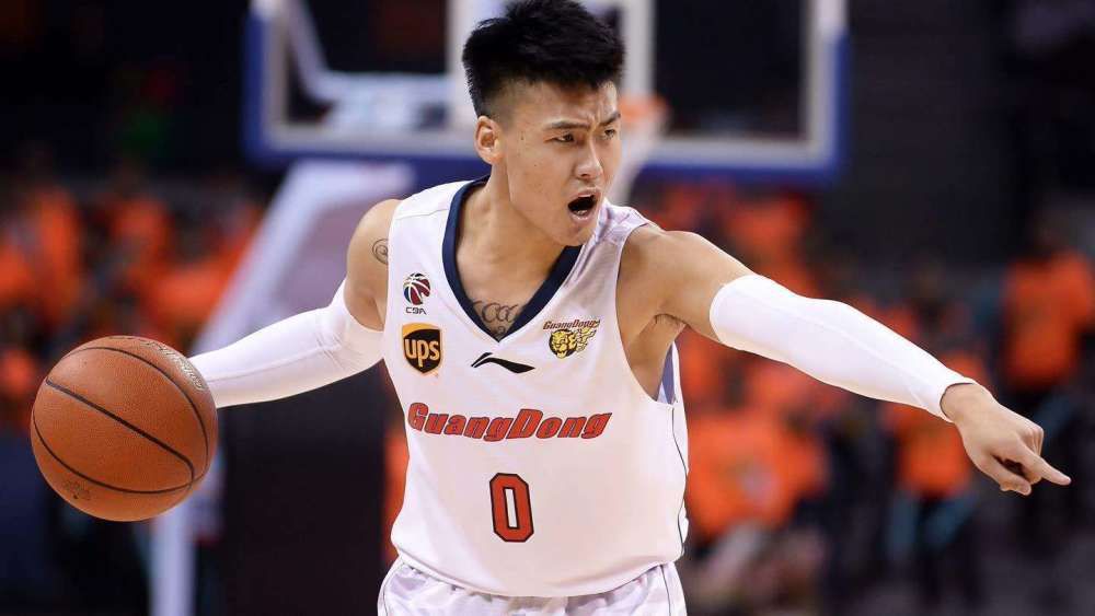 第51分钟，戈登弧顶位置的远射高出。